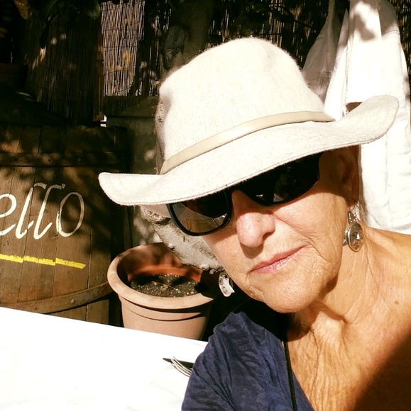 Meet your Posher, Cheryl - Picture 1 of 1